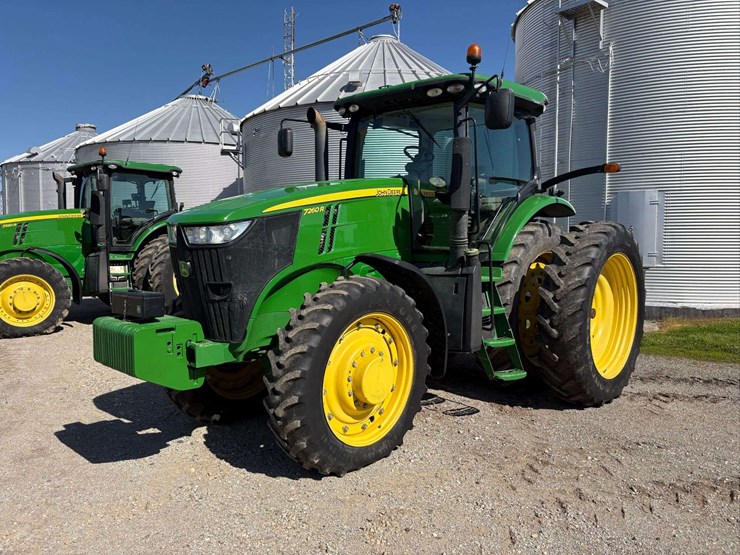 2011-john-deere-7260r-image-2
