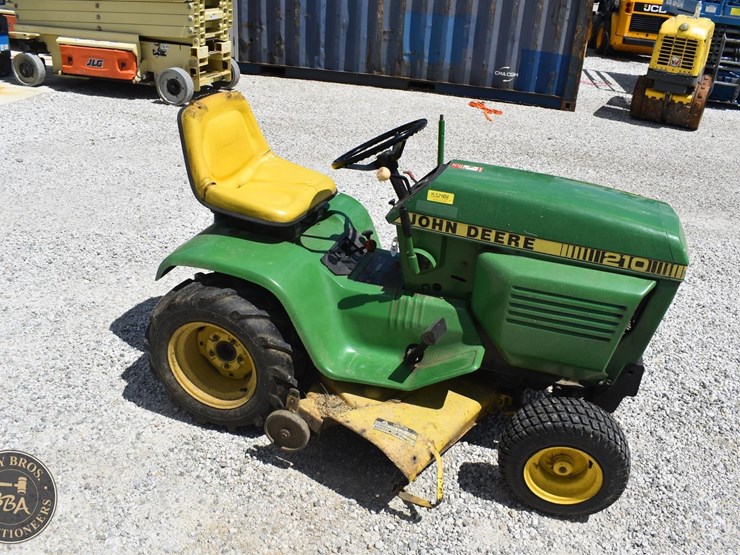 john-deere-210-image-10
