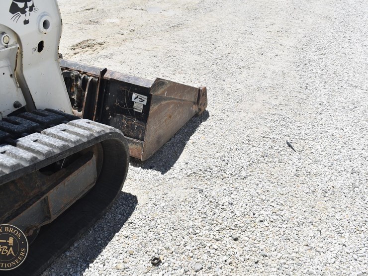 2022-bobcat-t740-image-21