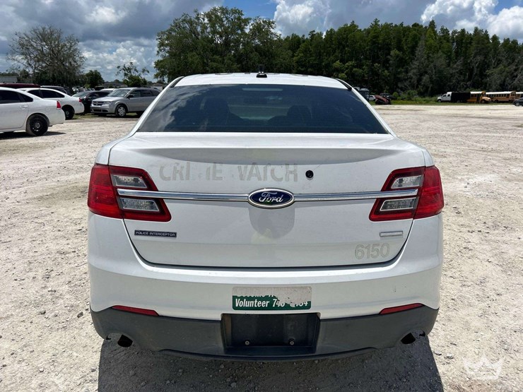 2013-ford-taurus-awd-sedan-image-26