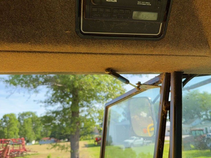 2002-new-holland-tr89-image-21