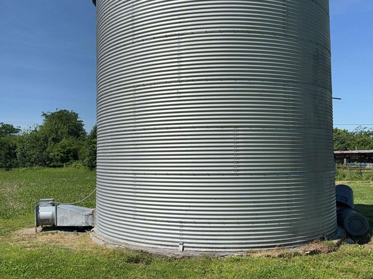 3200-bushel-grain-bin,-18ft,-with-fan,-3-phase,-floor-is-15-years-old,-electric-6''-unload,-buyer-removes-themselves-image-3