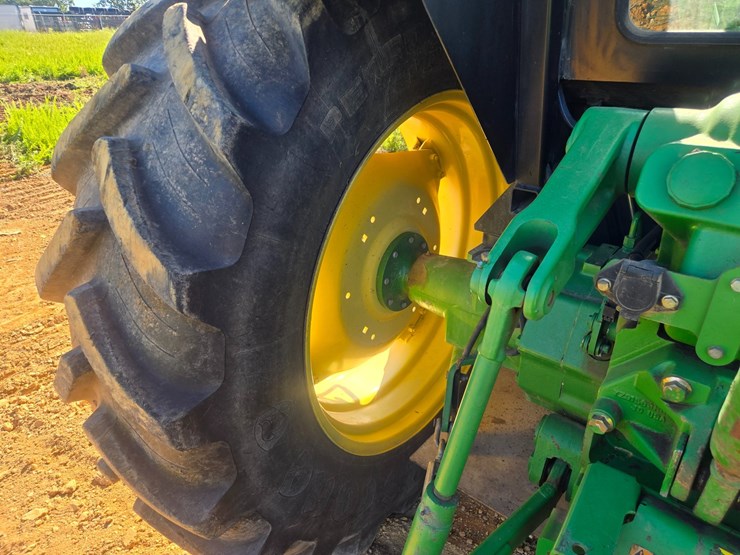 2010-john-deere-6115d-image-52