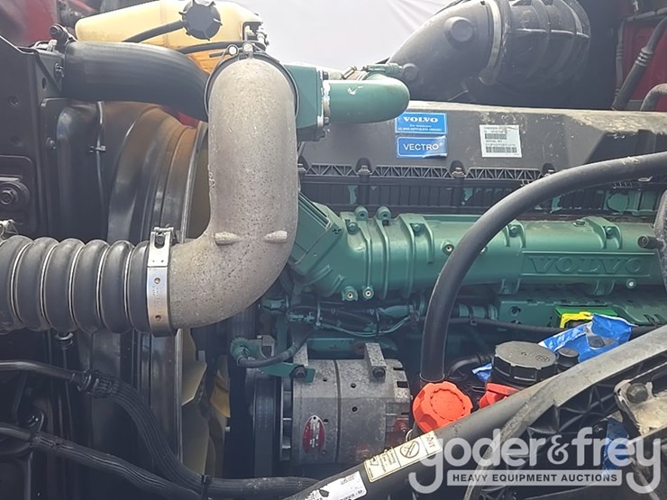 2015-volvo-vnl-image-34