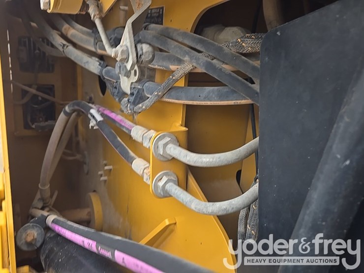 2023-caterpillar-259d3-image-24
