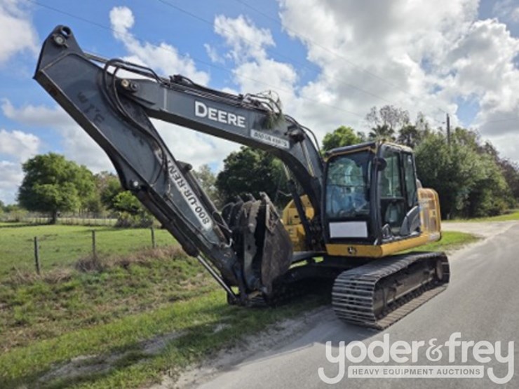 2018-deere-130g-image-1