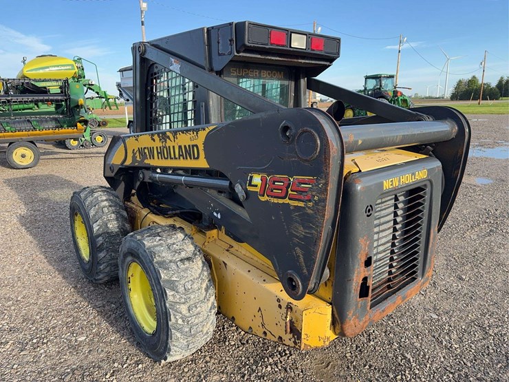 new-holland-l185-image-8