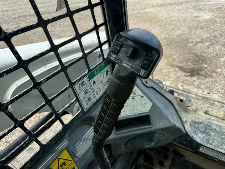 2022-bobcat-t550-image-27