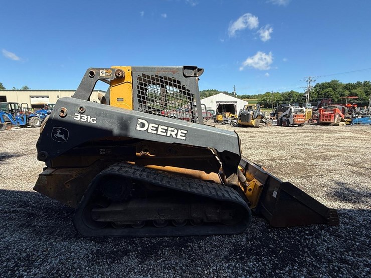 2017-deere-331g-image-5