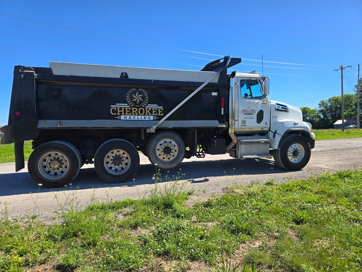 2018-western-star-4700-image-16