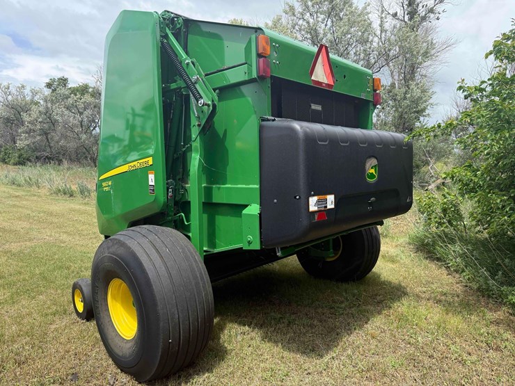 2020-john-deere-560m-image-4