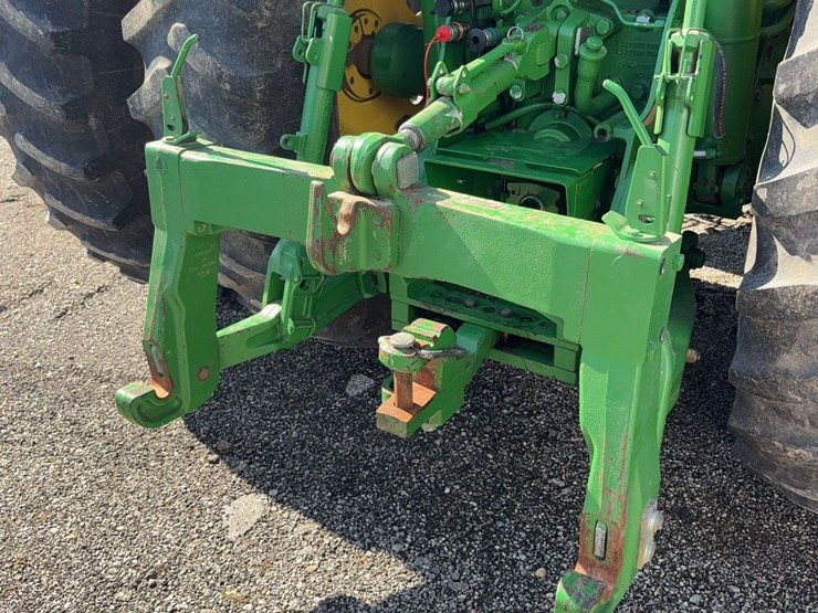 2011-john-deere-8260r-image-31