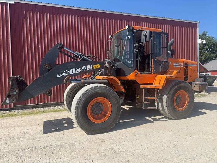 2021-doosan-dl220-5-image-1