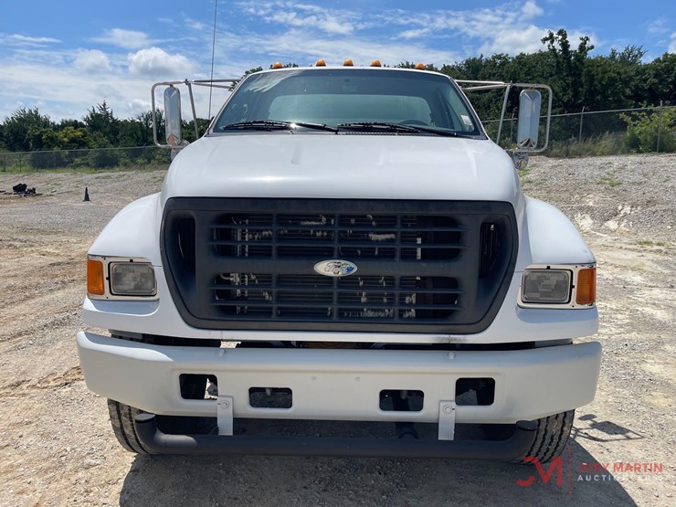 2001-ford-f750-image-13
