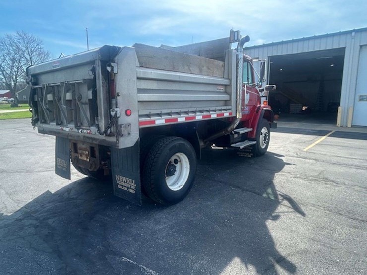 2002-freightliner-fl80-image-6