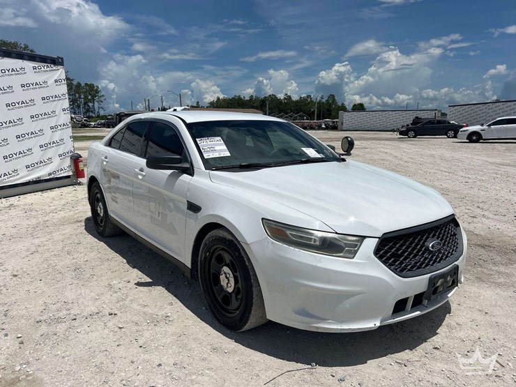 2013-ford-taurus-awd-sedan-image-2