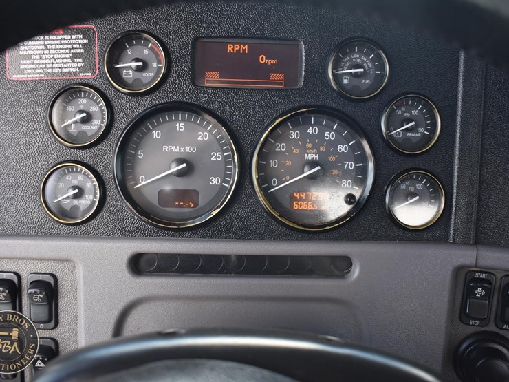 2013-peterbilt-367-image-50