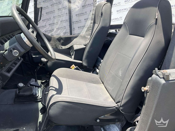 1995-jeep-wrangler-image-18