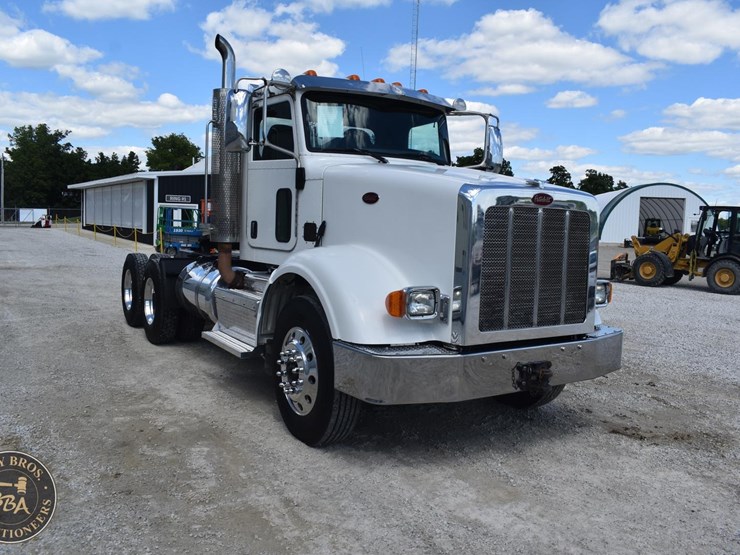 2013-peterbilt-367-image-16