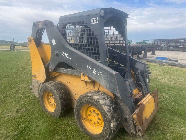 deere-318g-image-2