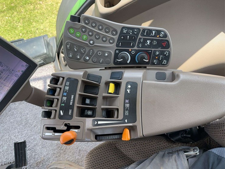 2012-john-deere-7260r-image-23
