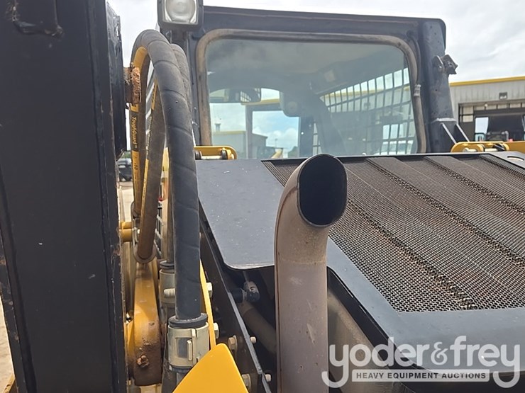 2011-caterpillar-257b3-image-29