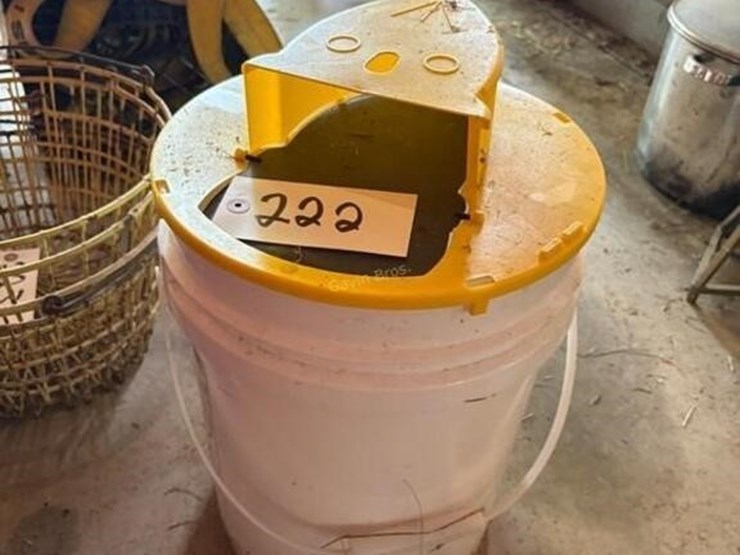 mouse-trap-pail-image-1