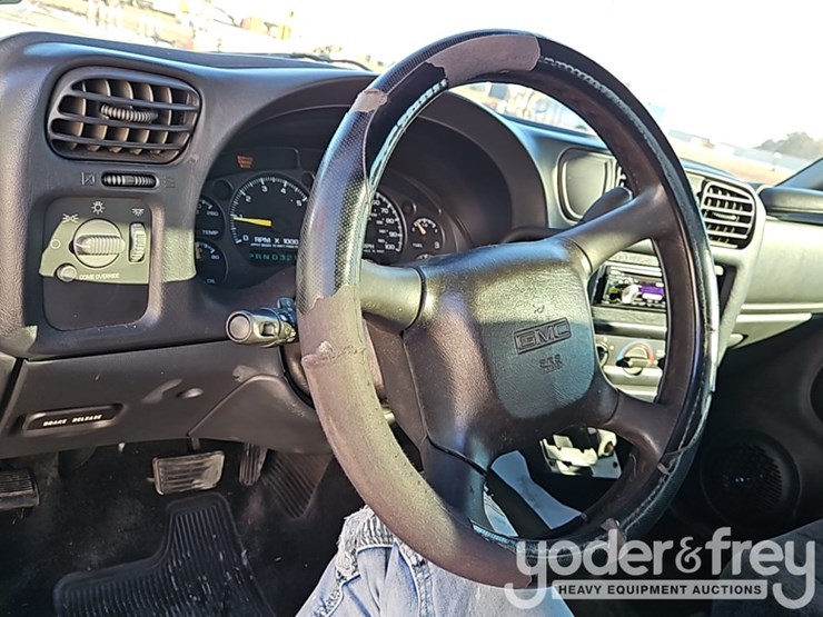 2001-gmc-sonoma-sls-image-27