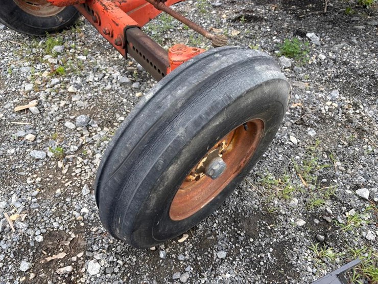 allis-chalmers-185-2wd-tractor-image-6