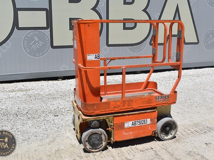 jlg-1230es-image-1