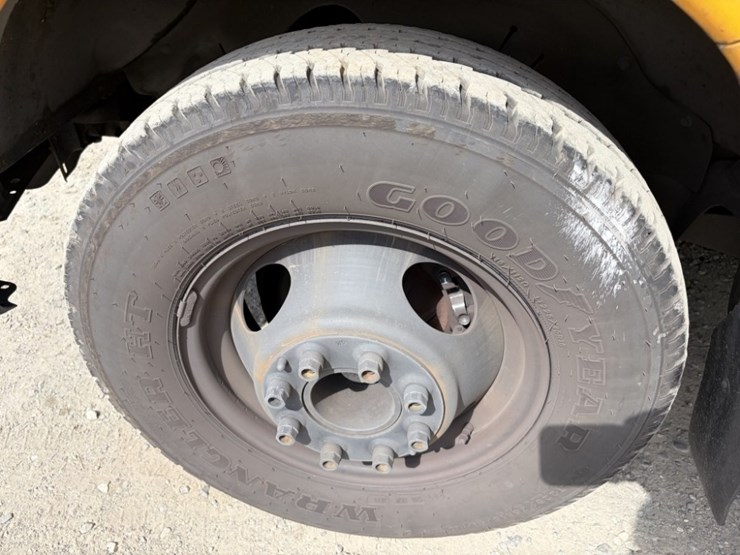 2002-chevrolet-express-3500-image-15