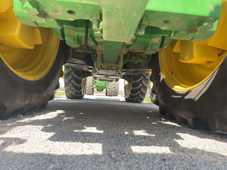 2013-john-deere-8285r-image-76