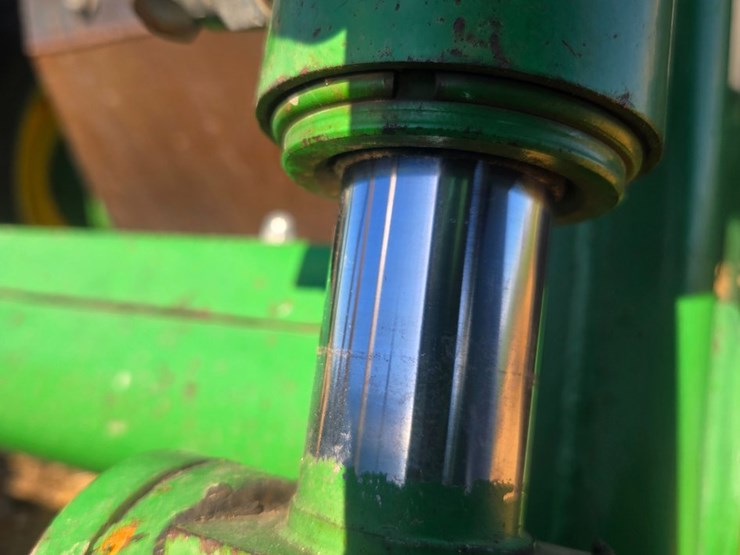 2010-john-deere-6115d-image-79