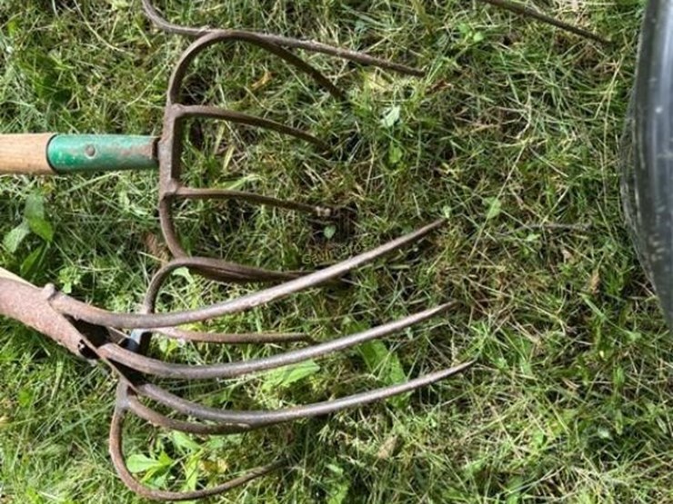 pitch-forks-image-3