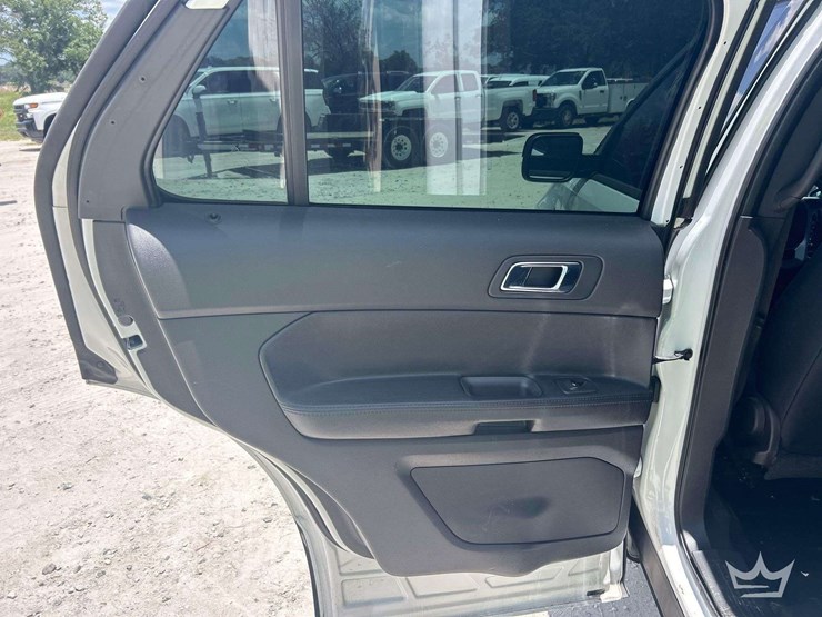2013-ford-explorer-image-19