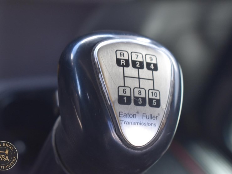2013-peterbilt-367-image-47