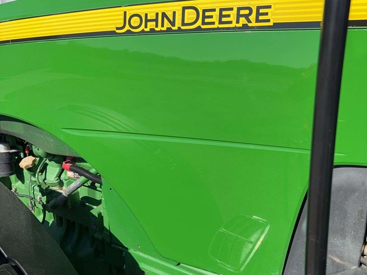 2011-john-deere-8260r-image-35
