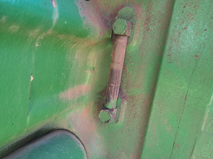 2010-john-deere-6115d-image-54