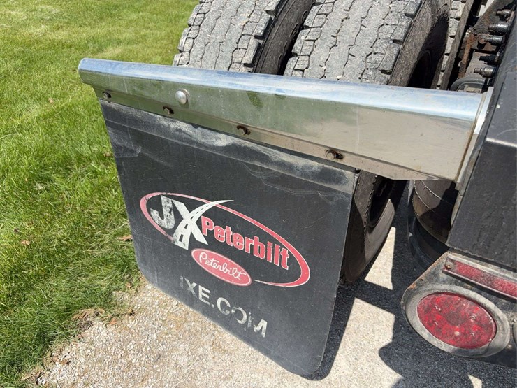 peterbilt-579-image-77