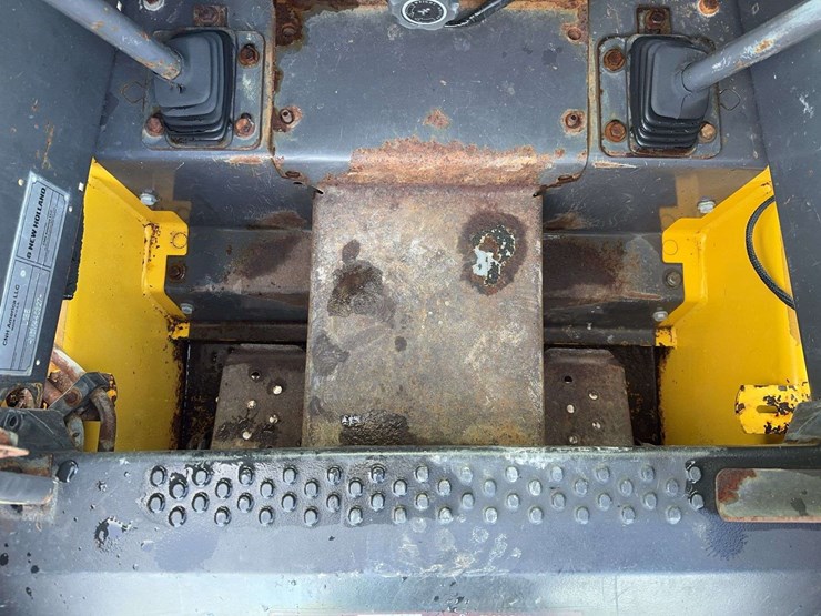 new-holland-l185-image-23