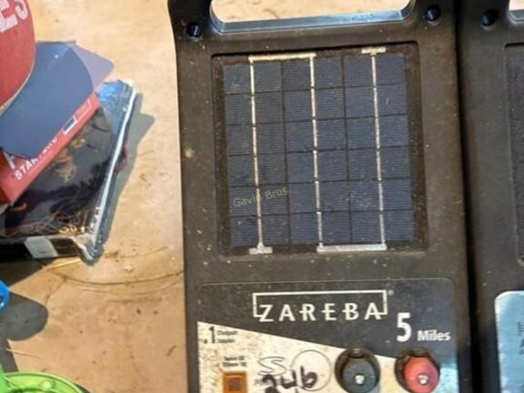 (2)-solar-electric-fencers-image-2