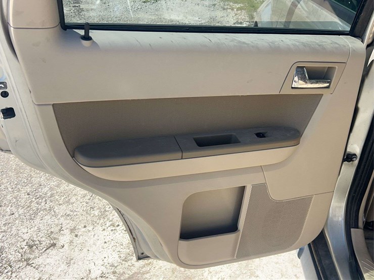 2012-ford-escape-image-51
