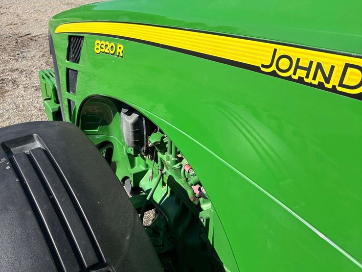 2010-john-deere-8320r-image-89