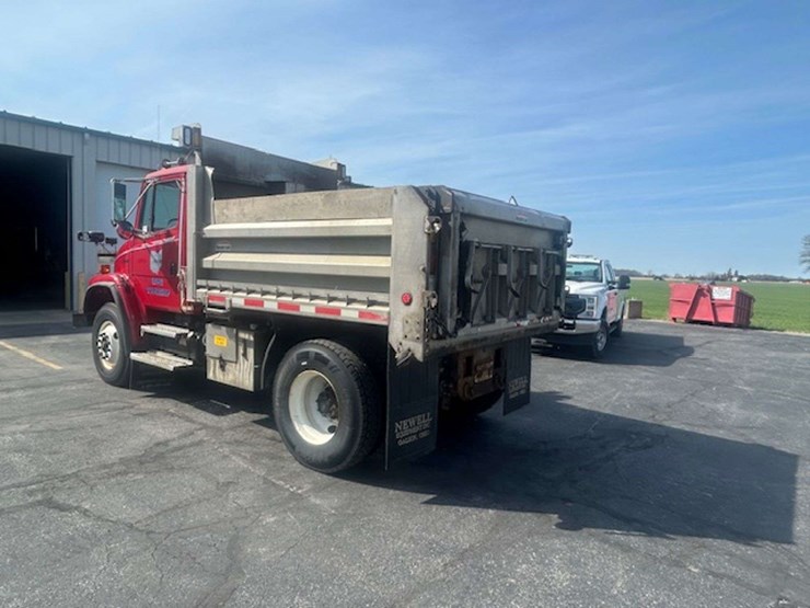 2002-freightliner-fl80-image-3