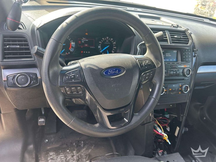 2016-ford-explorer-image-13