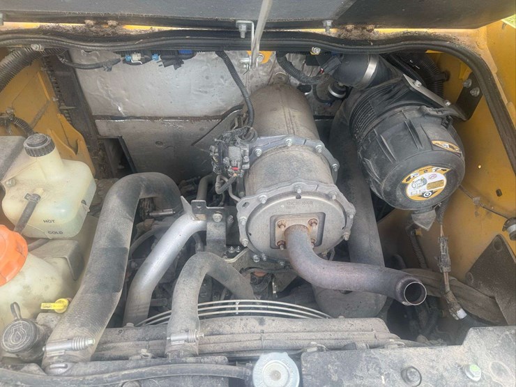 deere-318g-image-10