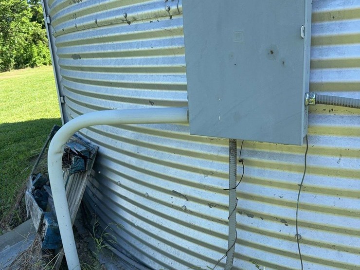 3200-bushel-grain-bin,-18ft,-with-fan,-3-phase,-floor-is-15-years-old,-electric-6''-unload,-buyer-removes-themselves-image-7