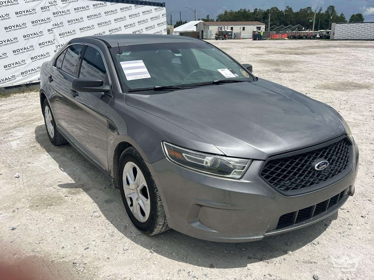 2014-ford-taurus-awd-sedan-image-2