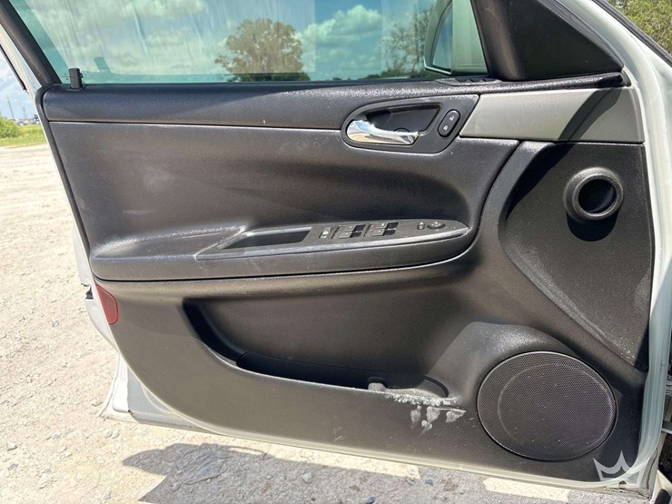 2012-chevrolet-impala-sedan-image-11