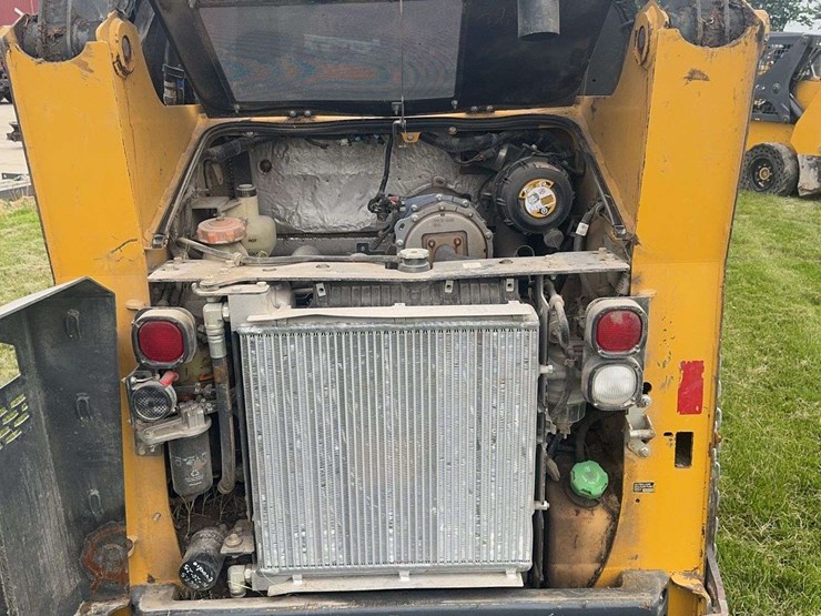 deere-318g-image-18